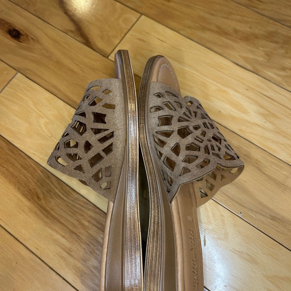 NWOT Bella Vita Women's Cas-Italy Tan Wedge Slide Sandals - Picture 10 of 12